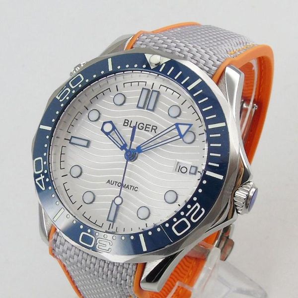 

wristwatches mechanical men watch sapphire crystal 24 jewels nh35 rubber strap steel screw crown unidirectional bezel, Slivery;brown