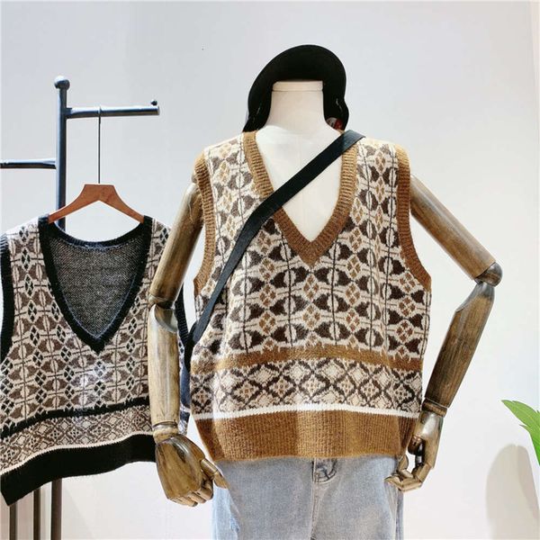 

style soft waxy knitted vest for girls in spring, White