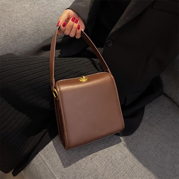 

hangbags bag female 2021 autumn versatile fashion portable popular small square , niche design, single shoulder messenger