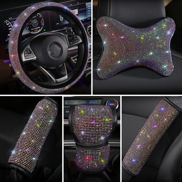 Coprivolante Coprivolante in cristallo colorato con strass Bling Donna Accessori interni per auto Cintura di sicurezza automatica Cuscini per il collo con diamanti