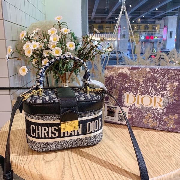 

wholesale diocesan fashion simple large capacity hand-held messenger silk scarf women's bag designers handbag yw christian