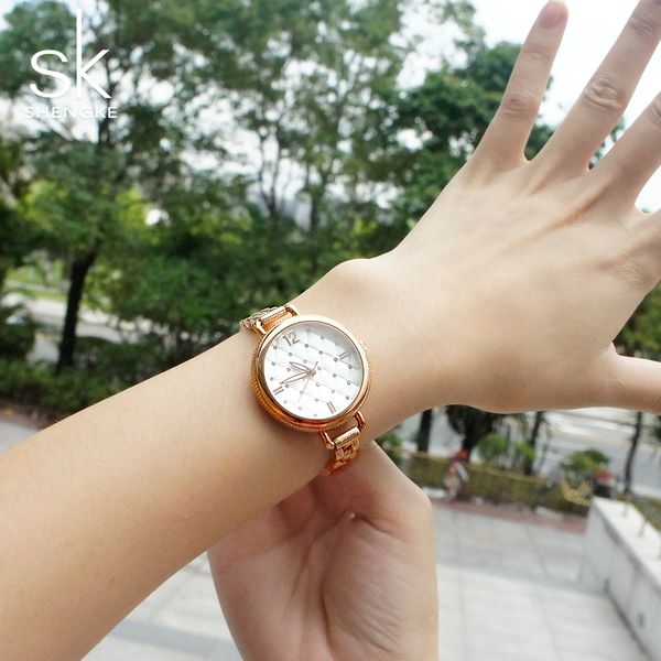 2021 Shengke Marke Quarz Armbanduhren Mode Uhren Frauen Casual Kleid Luxus Gold Damen Strass Wasserdicht Reloj Mujer