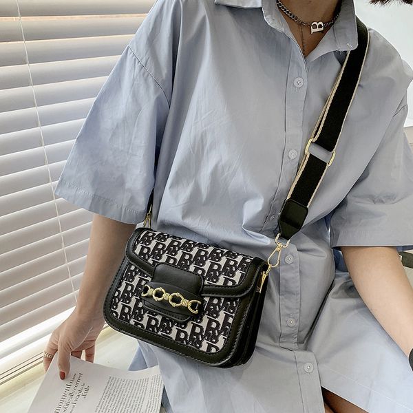 

design handbag net red small bag female summer 2021 new fashion broadband one shoulder square korean simple messenger saddle
