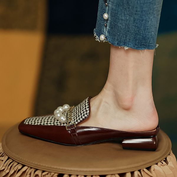 

2021 Summer New Metal Chain Square Heel Simple Square Toe Vintage Comfortable Closed Toe Half Slippers Mules String Bead Shoes, Brown