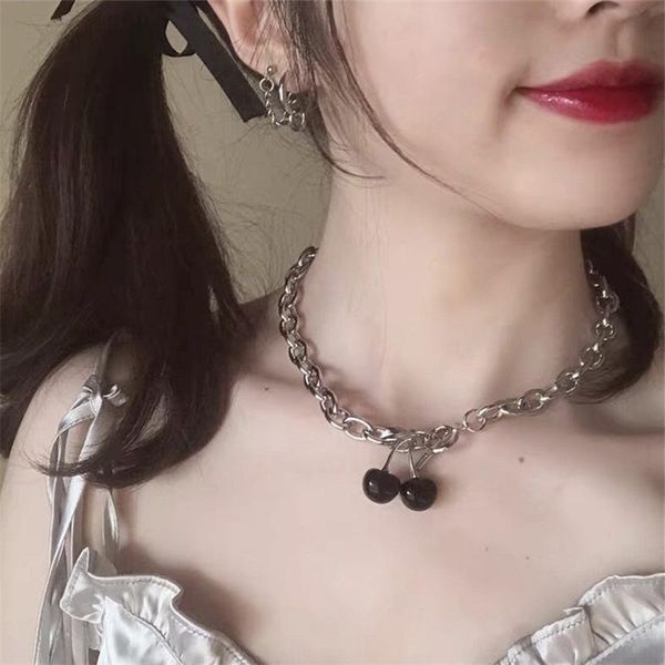 

2021 new vintage punk black cherry pendant metal clavicle chain choker necklace for women girls party jewellery, Golden;silver
