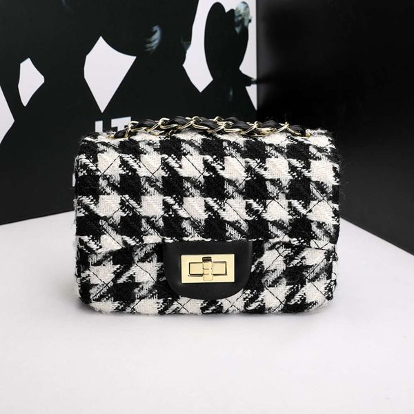 

fashion qianniaoge fragrance lingge chain new fashion trend in spring and summer 2021 single shoulder messenger small bag