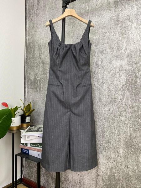 

2021 new ladies fashion sleeveless striped suspender wool dress 1012, Black;gray