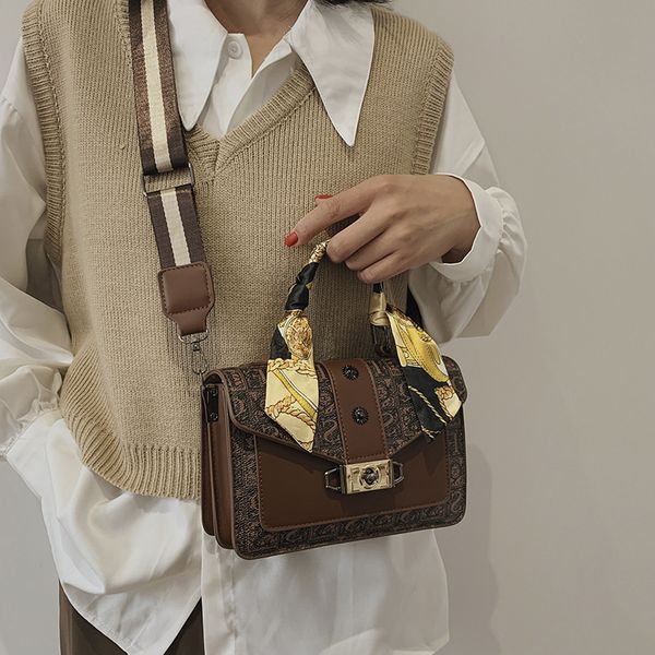 

2021 new fashion printing korean wide strap handbag buckle women's silk scarf single shoulder messenger bag