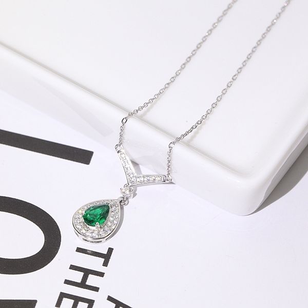 

noble s925 silver emerald pendant with green female clavicle short necklace, Black