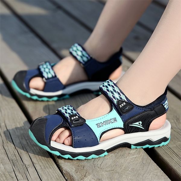 ULKNN Jungen Baotou Sandalen Sommer Neue Kinder Wild Tide Schuhe Großer Junge Student Junge Rutschfeste Weiche Untere Sandalen Kinder Blaue Schuhe 210306