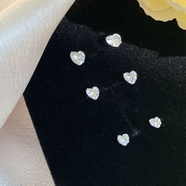 

yongcheng sterling flash love small earrings female simple exquisite earrings