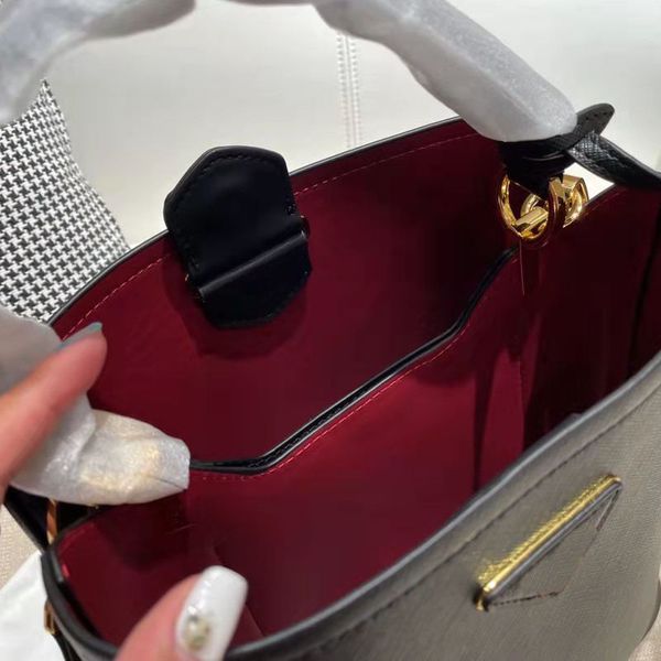 

luxury bucket bag lady designer bag classic crossbody leather handbag womens composite tote ladies shoulder bags plain open hard nylon singl
