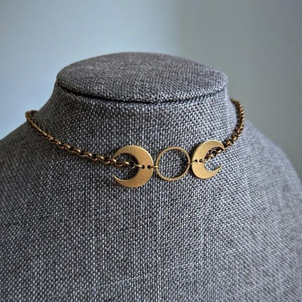 

chains retro fashion personality round shape moon simple form necklace travel banquet necessary, Silver