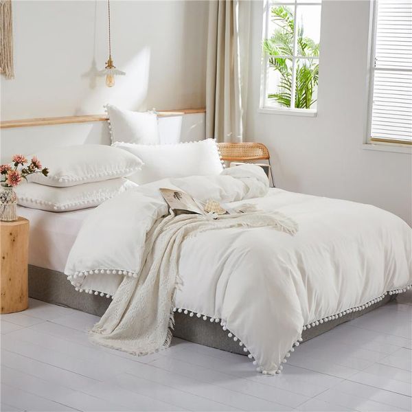 

bedding sets nordic 3pcs pom set  king size white duvet cover ball fringe comforter housse de couette 135 bedclothes