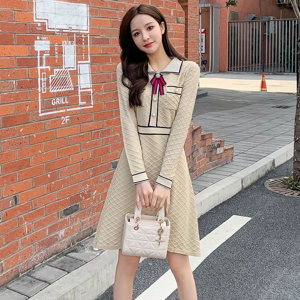 

Simple Korean Design Matching Color Stripes Long Sleeves Bandage Around the Bottom at Knee Height Knitted Neck Fashion Vdsu, Black;gray