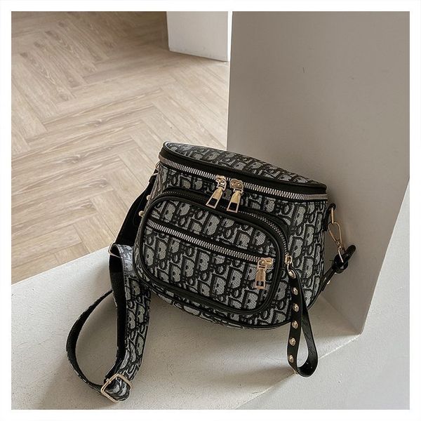 

wholesale small 2021 fashion single women's shoulder chest messenger printing multi function saddle montaigne bag luxurys d luxurys des