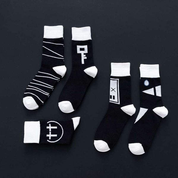 

autumn winter black white middle street hip trendy
