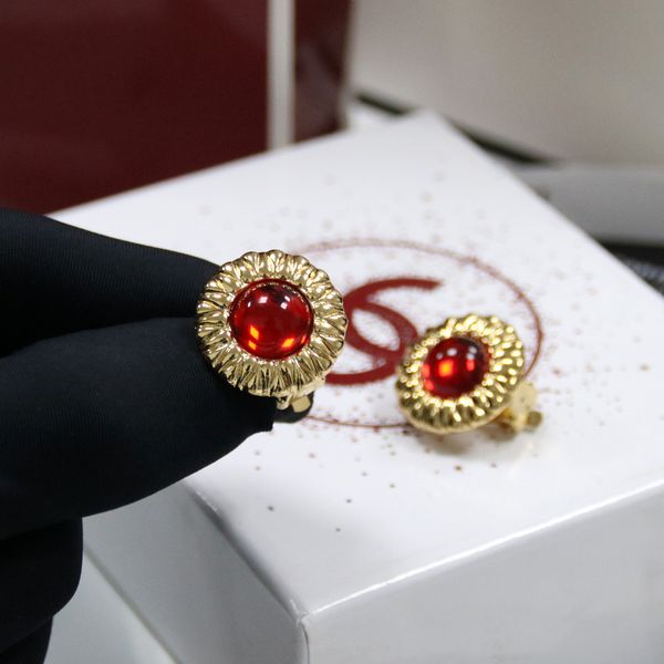 

design jewelry ak2082 fashion natural geometric circular red inlaid clip no ear hole, Golden