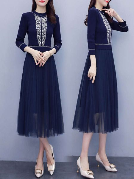 

new hepburn style black knitted dress in autumn and winter 2021, White;black