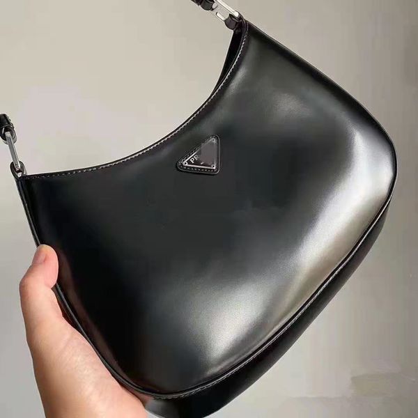 

2021 new family cleo handbag gu french stick women's underarm bag bright face one shoulder messenger bag