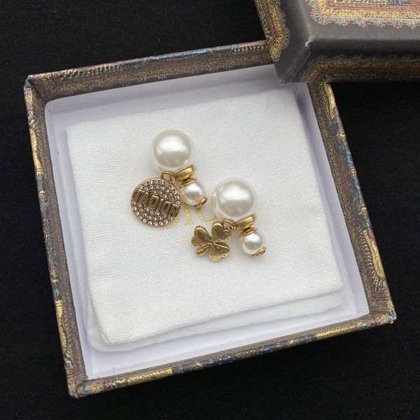 

backs earrings d family 21 letters pearl female clover round asymmetric, White
