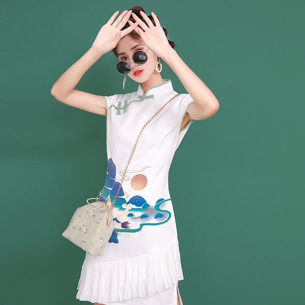 

2021 new short sleeve qipao, with impd buckle, chinese style, folding split, literature, daily, printed white slim , summer 8v17, White;black