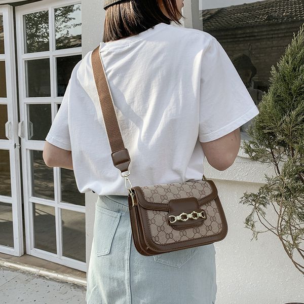 

factory outlet women's bag fashion trend new net red one shoulder cross saddle