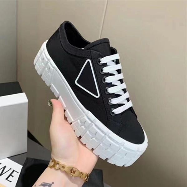 

2021 new family triangle standard star same biscuit shoes, thick bottom muffin canvas high white shoes, Black