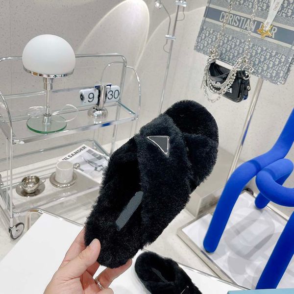 

luxurys designers women ladies slippers wool slides winter fur fluffy furry sandals warm comfortable fuzzy girl flip flop indoor and outdoor, Black