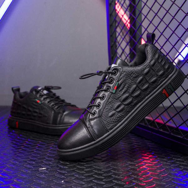 

cold sticky men's sho breathable leisure fashion board sports embossed outdoor student leather