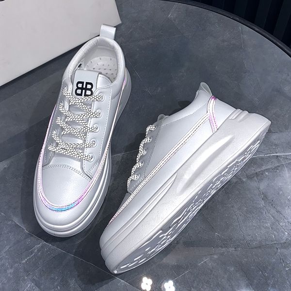 

2021 designer women running shoes black grey reflective fashion womens trainers sports sneakers size 35-40 wa, White;red