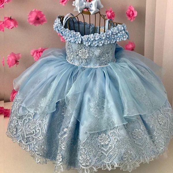 Hellhimmelblaues Spitzen-Ballkleid, rückenfreies Blumenmädchenkleid für die Hochzeit, perlenbesetztes Kleinkind-Festzugkleid mit Schleife, schulterfreies Kinder-Abschlussballkleid