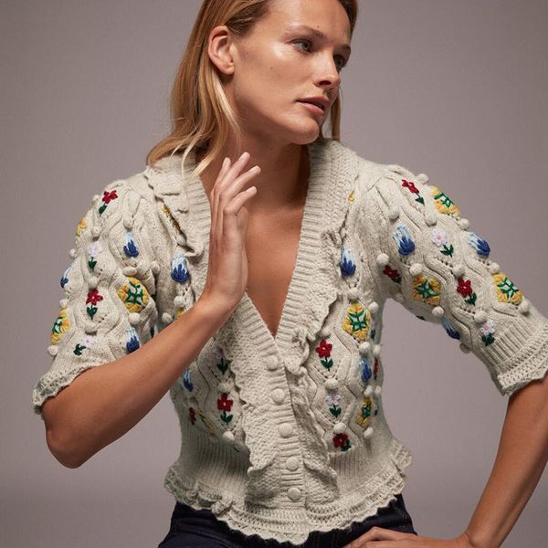 

new elegant v neck ruffles women sweaters pullover 2021 vintage floral half sleeve sprint autumn ladies jumper uizm, White;black