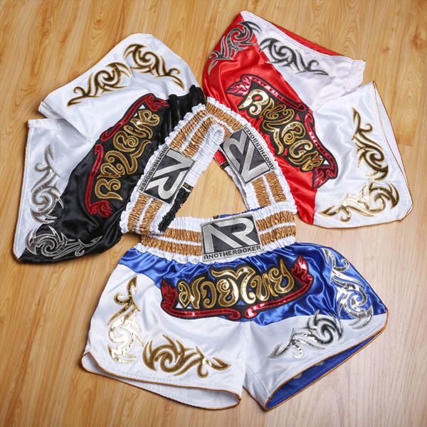 Bordado Muay Thai Boxing Shorts Muaythai Trunks Homens abrangentes Combate Livre Sparring MMA Luta Shorts Sanda Clothing C0222