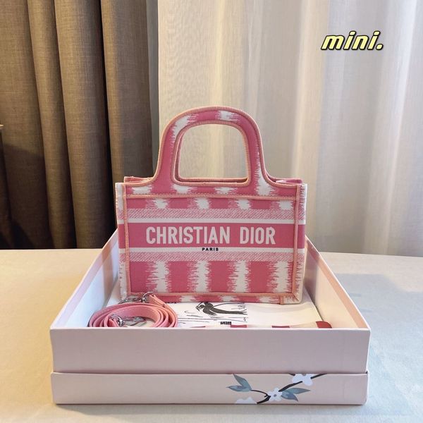 

2021 christian new fashion shopping bag travel hand tote small square bag messenger women's versatile hand wallet ysj
