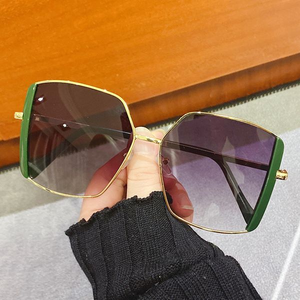 Mode-Design Große gerahmte Sonnenbrille-Mädchen, die Straßen-schlaue Sonnenbrille tragen