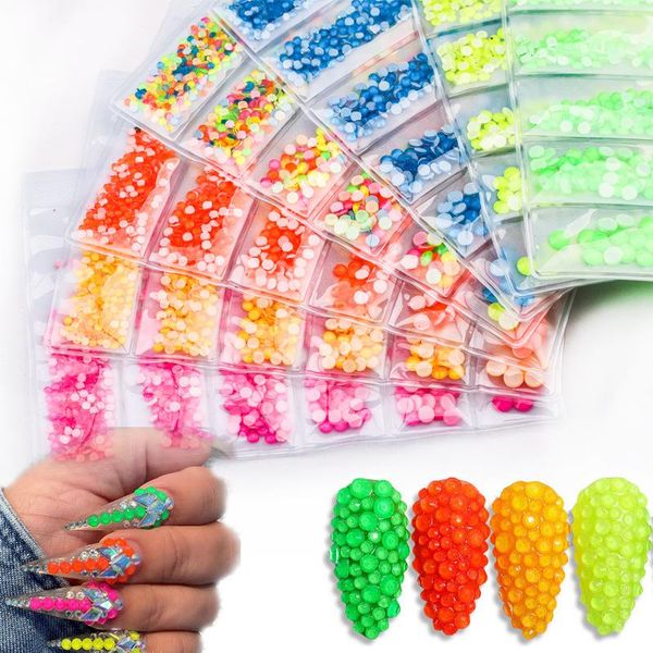 

nail art decorations fluorescence rhinestone multi-slice flat-bottomed diamond 6 ss6-ss20 mixed size 850pcs luminous glitter, Silver;gold