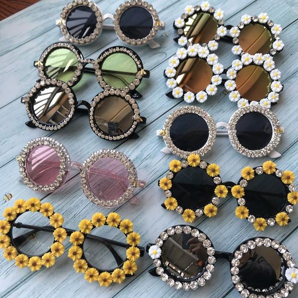 

2021 m16 gorgeous women sunglasses crystal diamond handmade round eyewear uv400 mirror lens flower design summer sun glasses, White;black