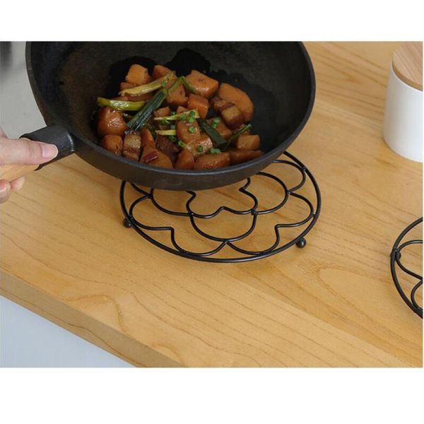 

mats & pads iron art tableware mat hollow-out pot dish bowl pad table placemat heat insulation for home restaurant (black)
