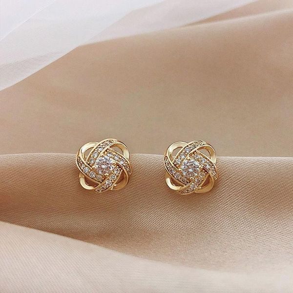 

stud 2021 fashion hollow metal flowers temperament earrings sweet fresh crystal lovely joker small women jewelry, Golden;silver
