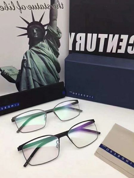 

linde 9572 square men's women's glasses are made of pure titanium, no screw forging and ultra light material, White;black