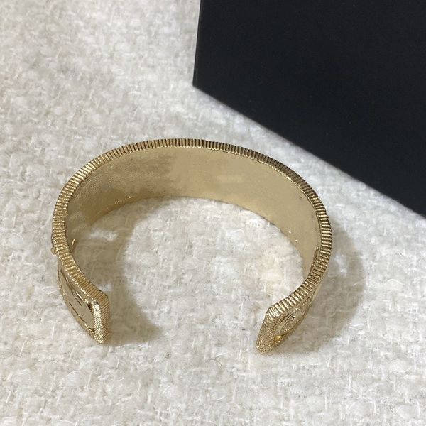 

opening adjustable size bracelet fashion bracelet for woman plating gold bracelet golden personality jewelry supply, Black