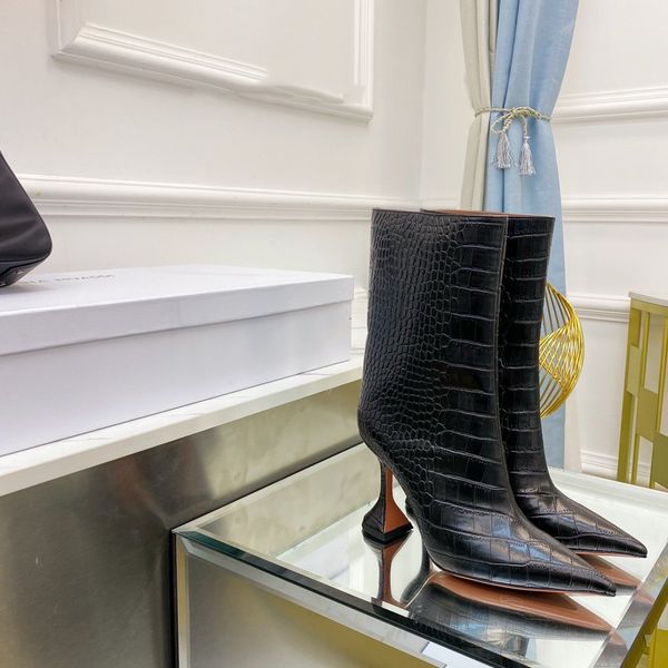 

2021 new women's shoes designer crocodile leather short boots luxury and comfortable zipper high heels, Red;white