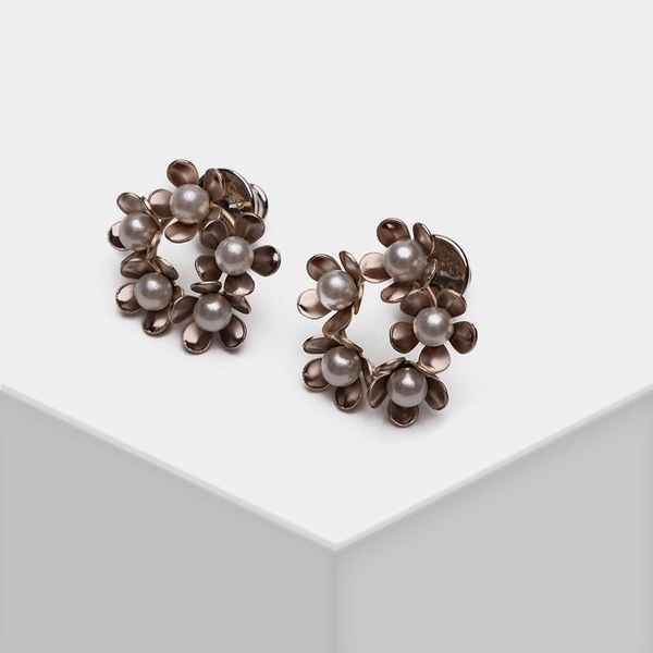 

stud amorita boutique artificial pearl flower earrings, Golden;silver