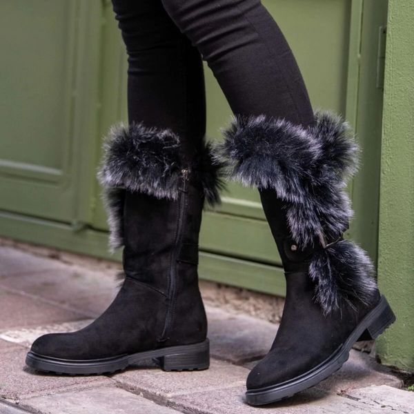 

black, furry boots of casey z896