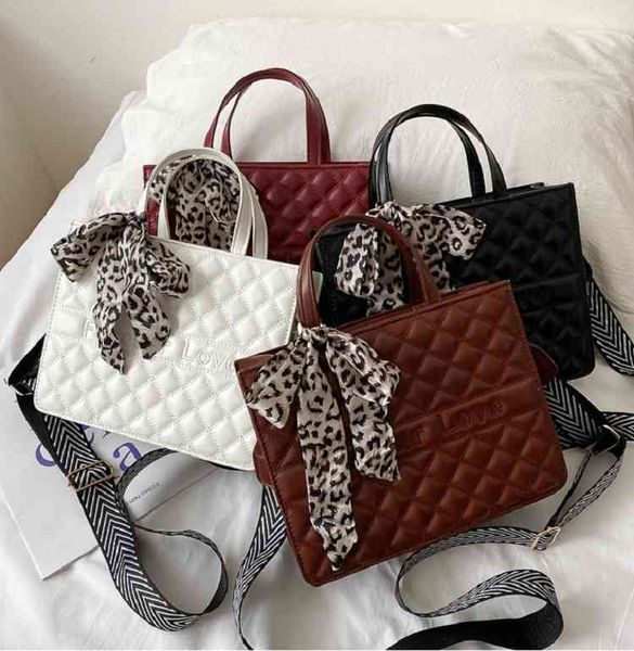 

2022 factory wholesale new popular net red large capacity women's handbag fashionable commuting foreign style versatile one shoulder me