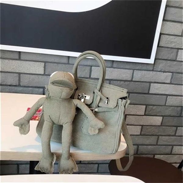 

canvas frog g pendant messenger bag 2020