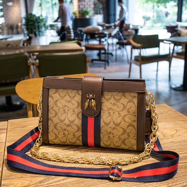 

2021 luxurys designers handbags fashion casual bag exquisite retro printed fashion bag charm chain honeybee decoration handbag 8167