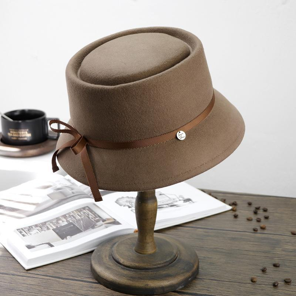 

luxury stingy brim hats hepburn wool hat female british ladies in autumn and winter retro korean temperament basin hat flat french hat, Blue;gray