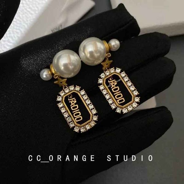 

2021 new designer 2021 family diamond pearl earrings, Golden